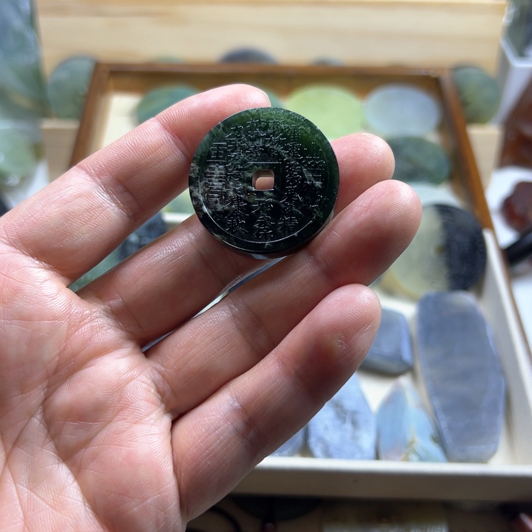屿***蛇纹石玉合金颈饰
