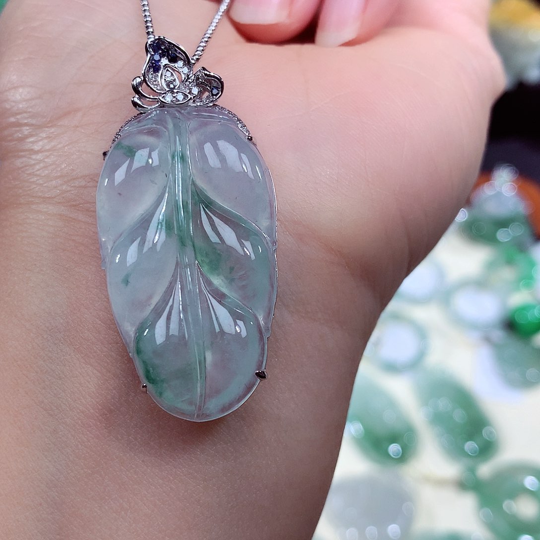 翡翠颈饰18K金镶嵌翡翠吊坠