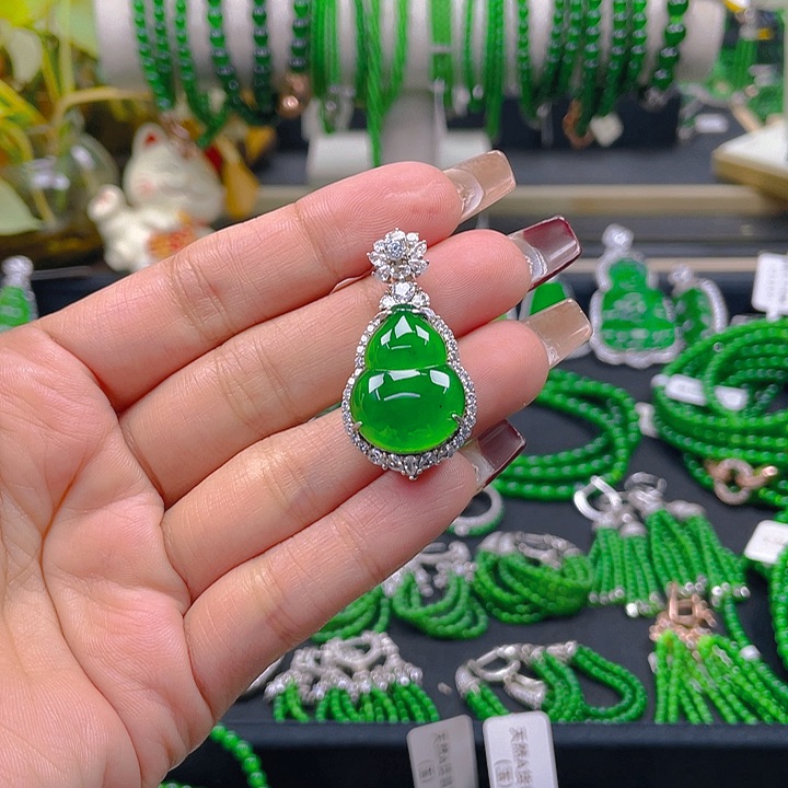 翡翠颈饰银S925镶嵌葫芦
