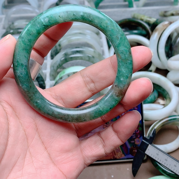 独山玉未镶嵌手镯58