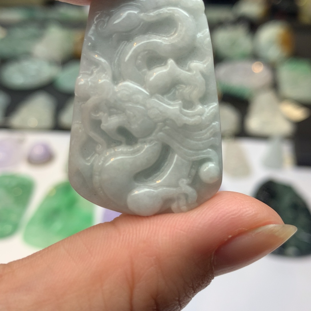 翡翠颈饰未镶嵌龙