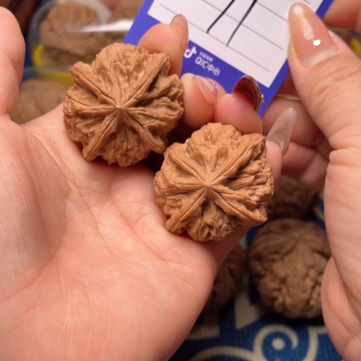 文玩核桃吊坠阿**生四棱71