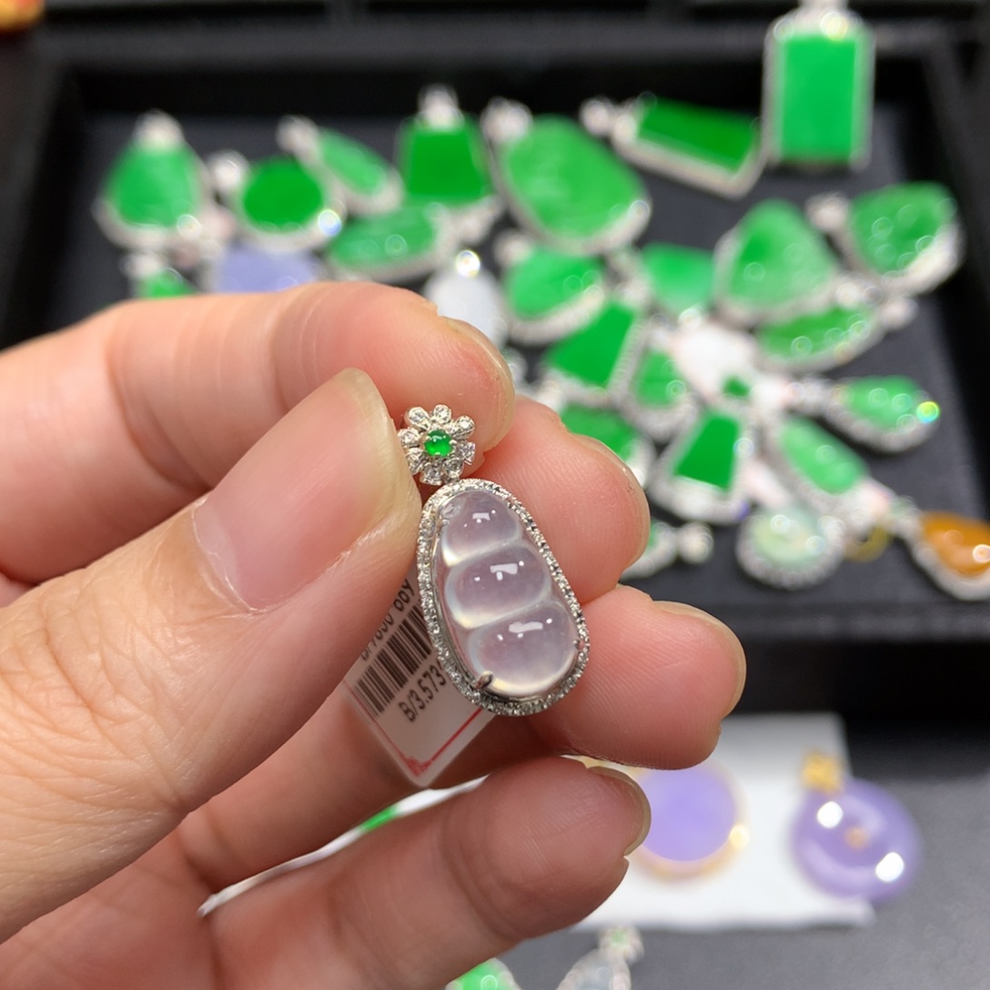 瑶***。翡翠18K金镶嵌吊坠(不含链)