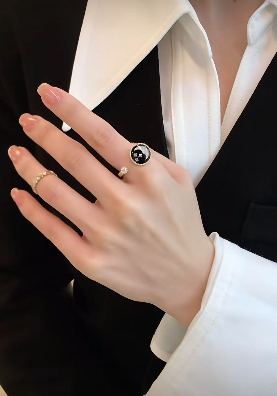 铜合金戒指 毒饰高定   精致款黑色圆环单锆月牙星星戒指DY031