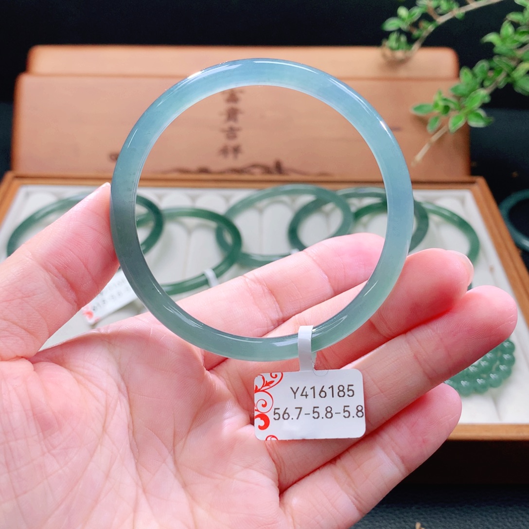 未镶嵌手镯（圆镯）翡翠