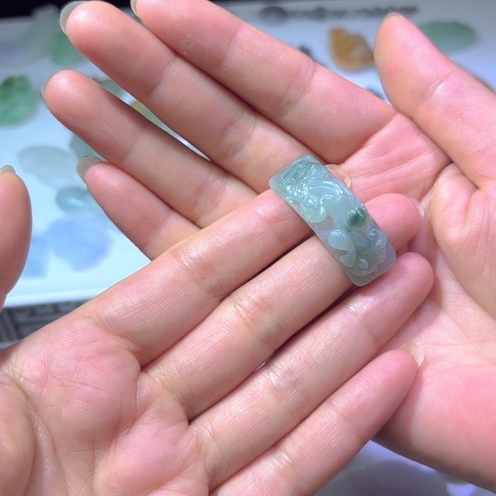 翡翠未镶嵌颈饰天然缅甸翡翠A货手牌