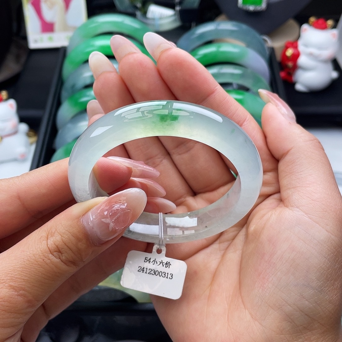 翡翠手镯未镶嵌54高冰飘绿花有乌鸡点、截图询价