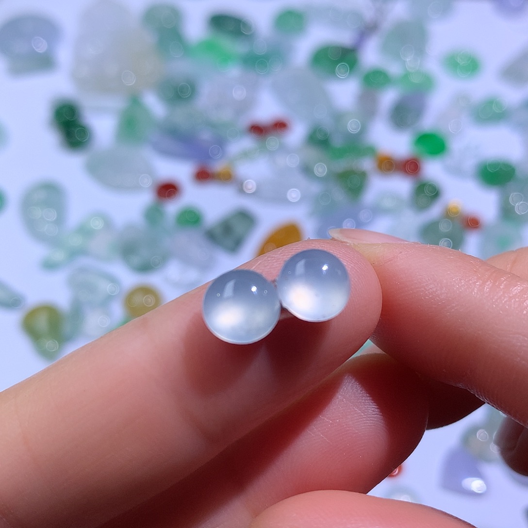 翡翠颈饰未镶嵌耳钉