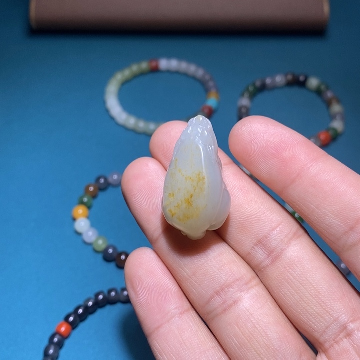 和田玉颈饰未镶嵌