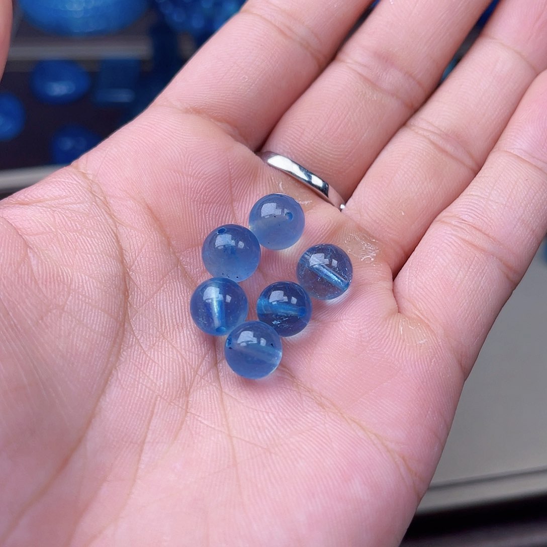 公***白无非金属蓝色珠串