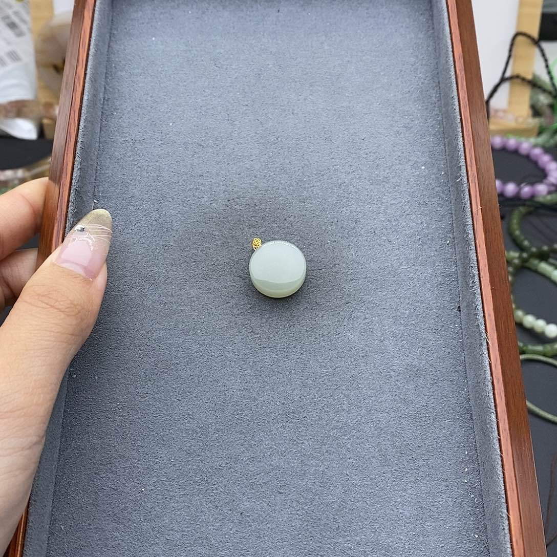 和田玉吊坠(不含链)18K金镶嵌