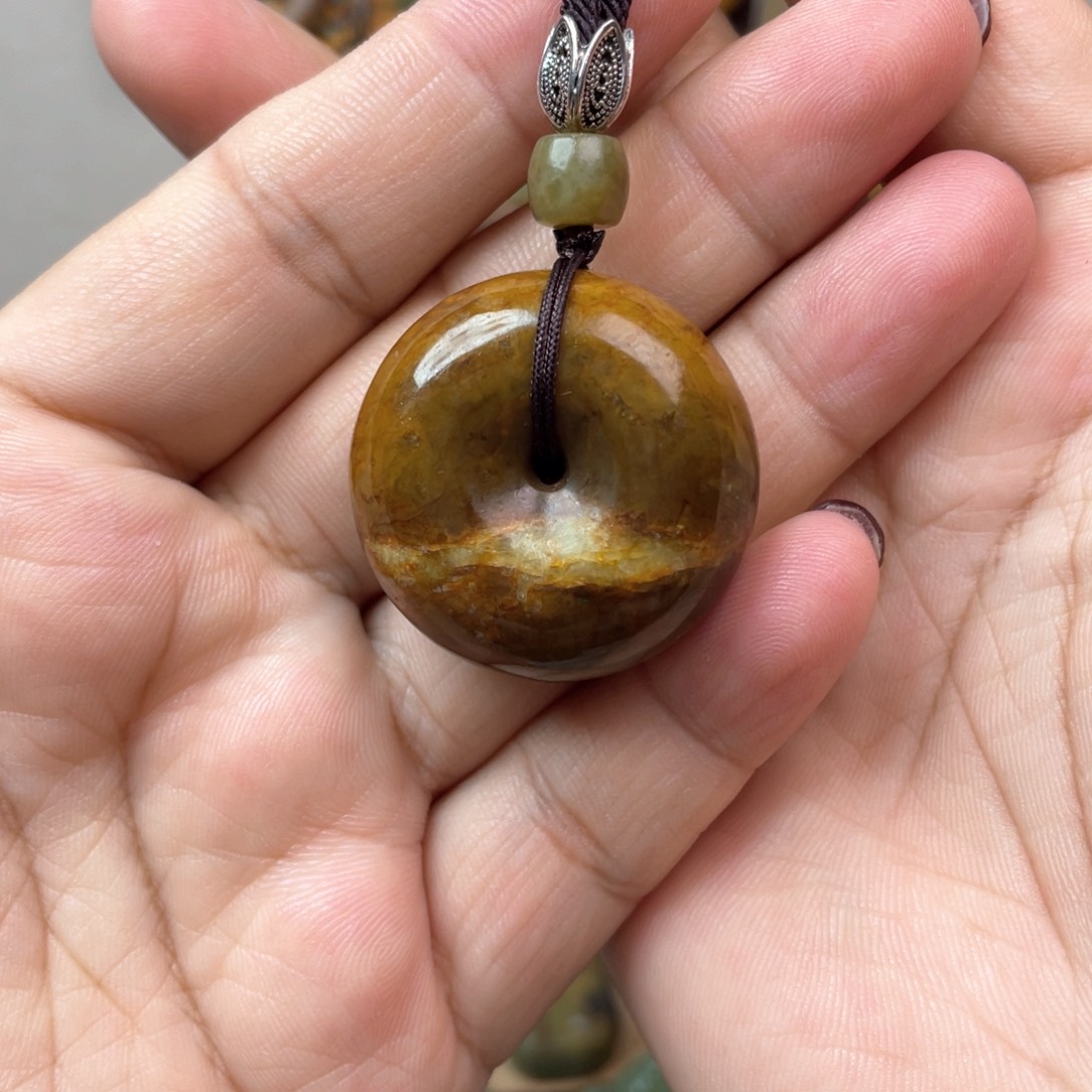 岫岩河磨玉（透闪石质玉）挂坠未镶嵌