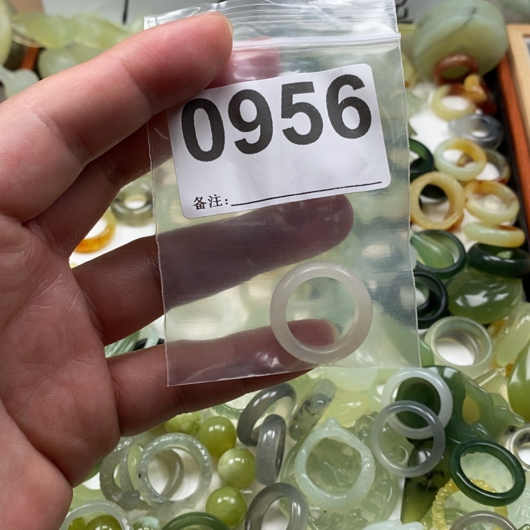 木***棠蛇纹石玉未镶嵌手镯戒指