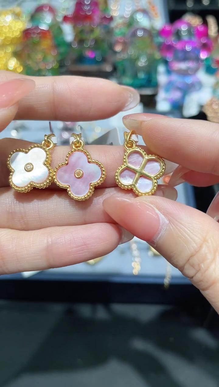 18K金贝壳吊坠时尚款（不含链）多样性发其一