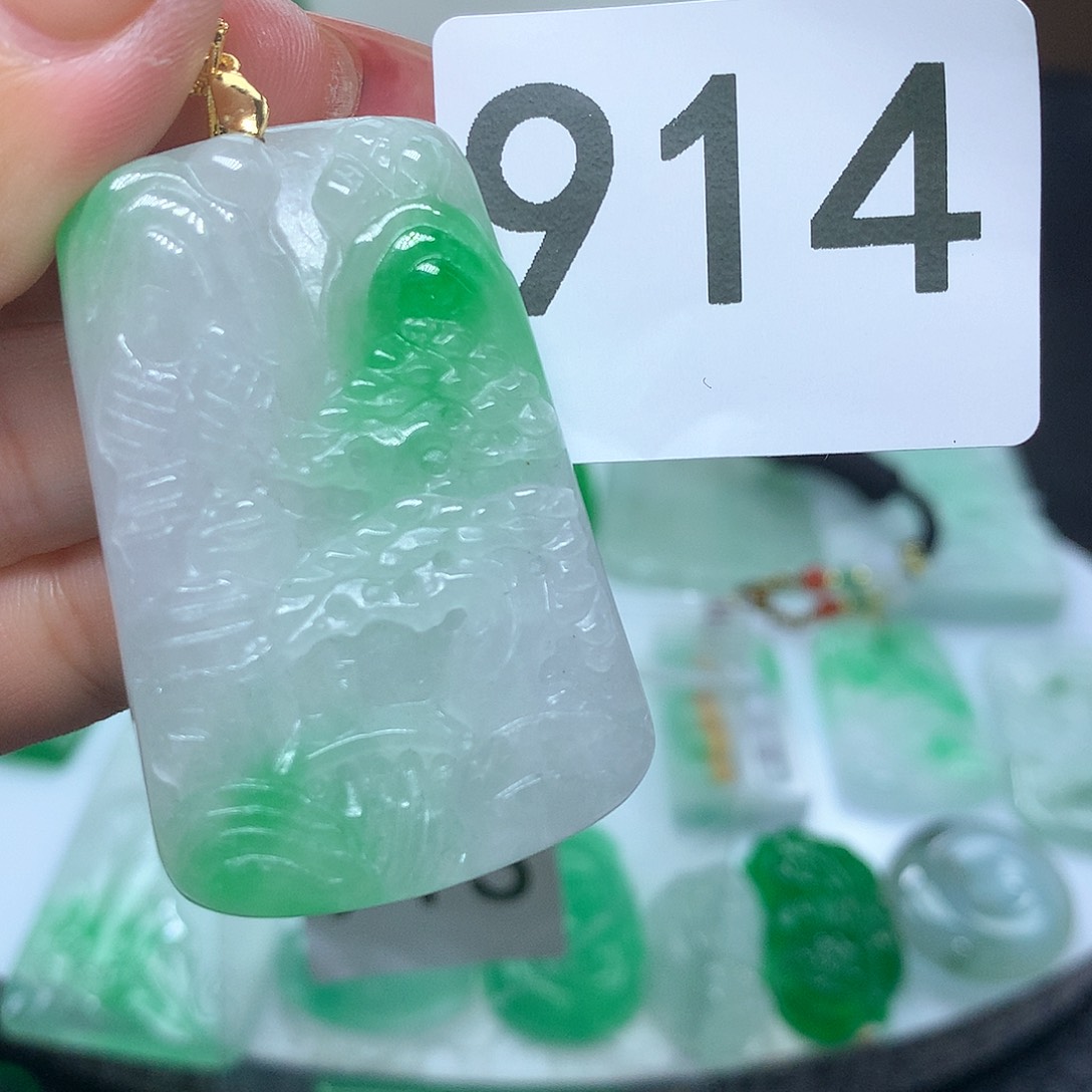 翡翠吊坠(赠链)未镶嵌