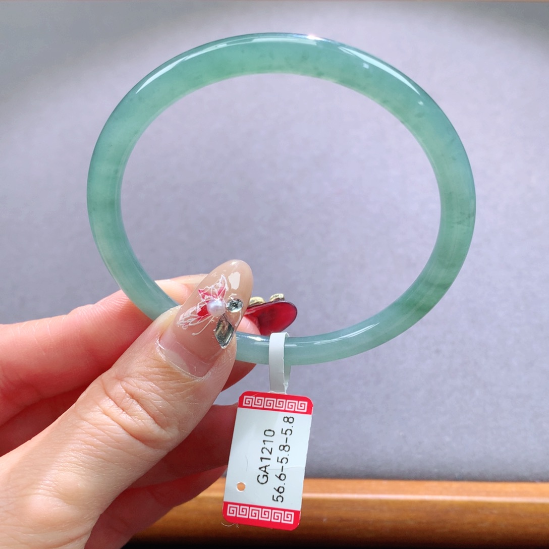 翡翠手镯未镶嵌天然翡翠手镯