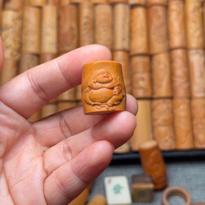 实心竹雕刻手把件