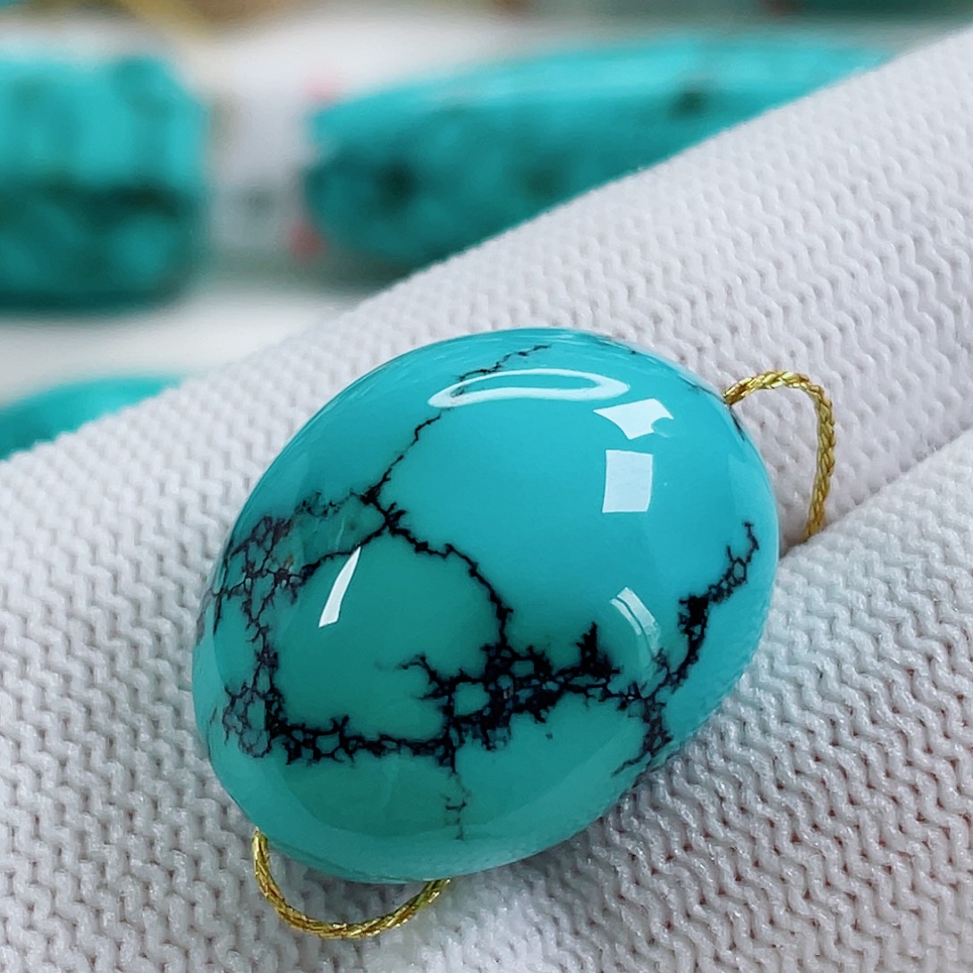 绿松石未镶嵌颈饰