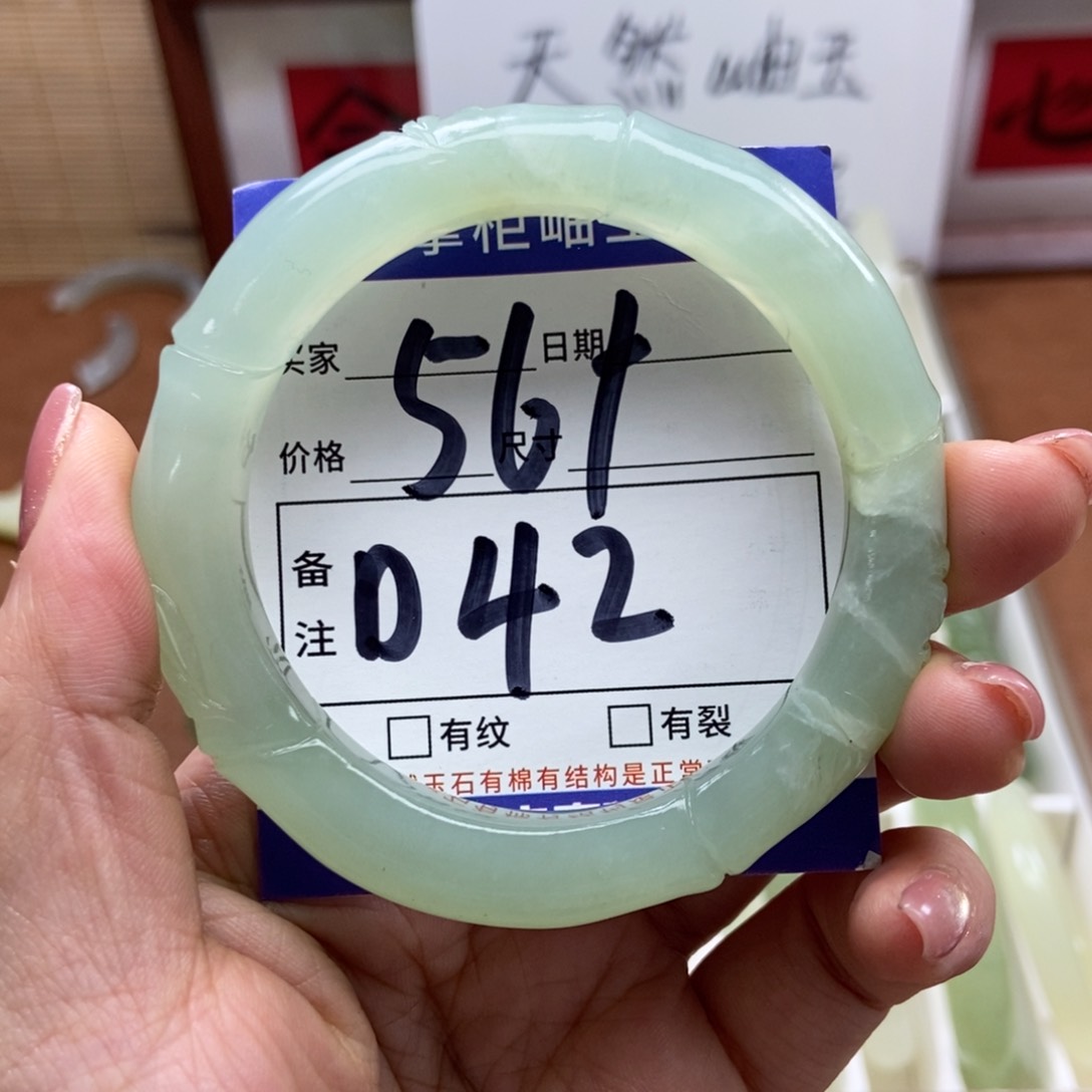 岫玉手镯手镯未镶嵌