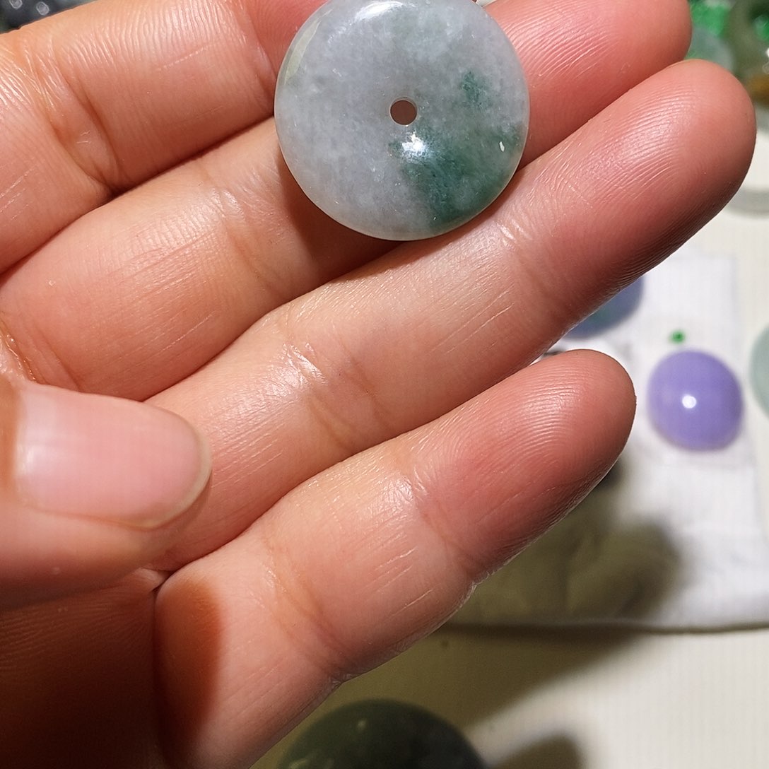 翡翠吊坠(赠链)未镶嵌