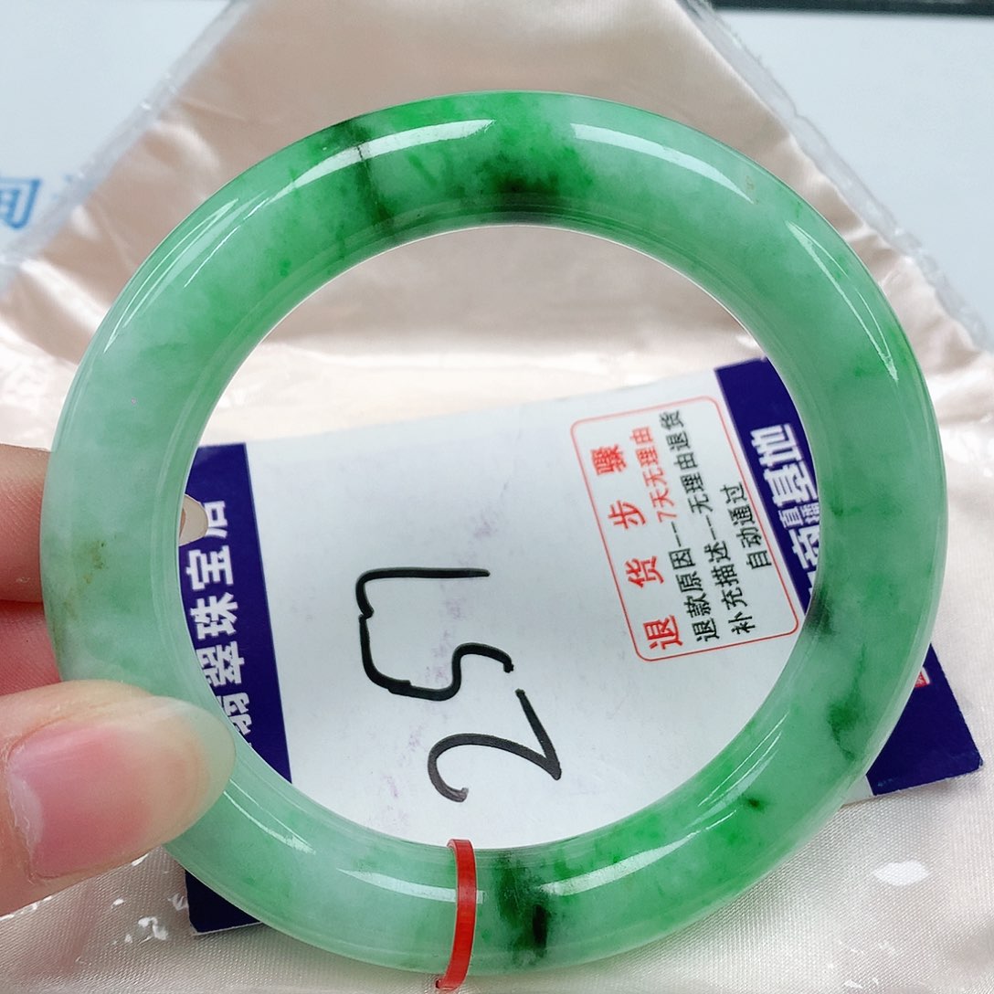 翡翠手镯未镶嵌翡翠