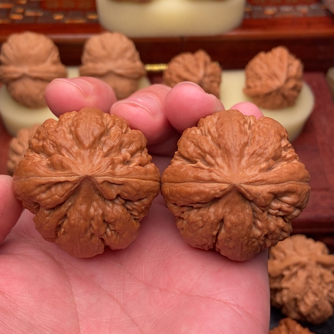 桃核把件张**?霸王龙42