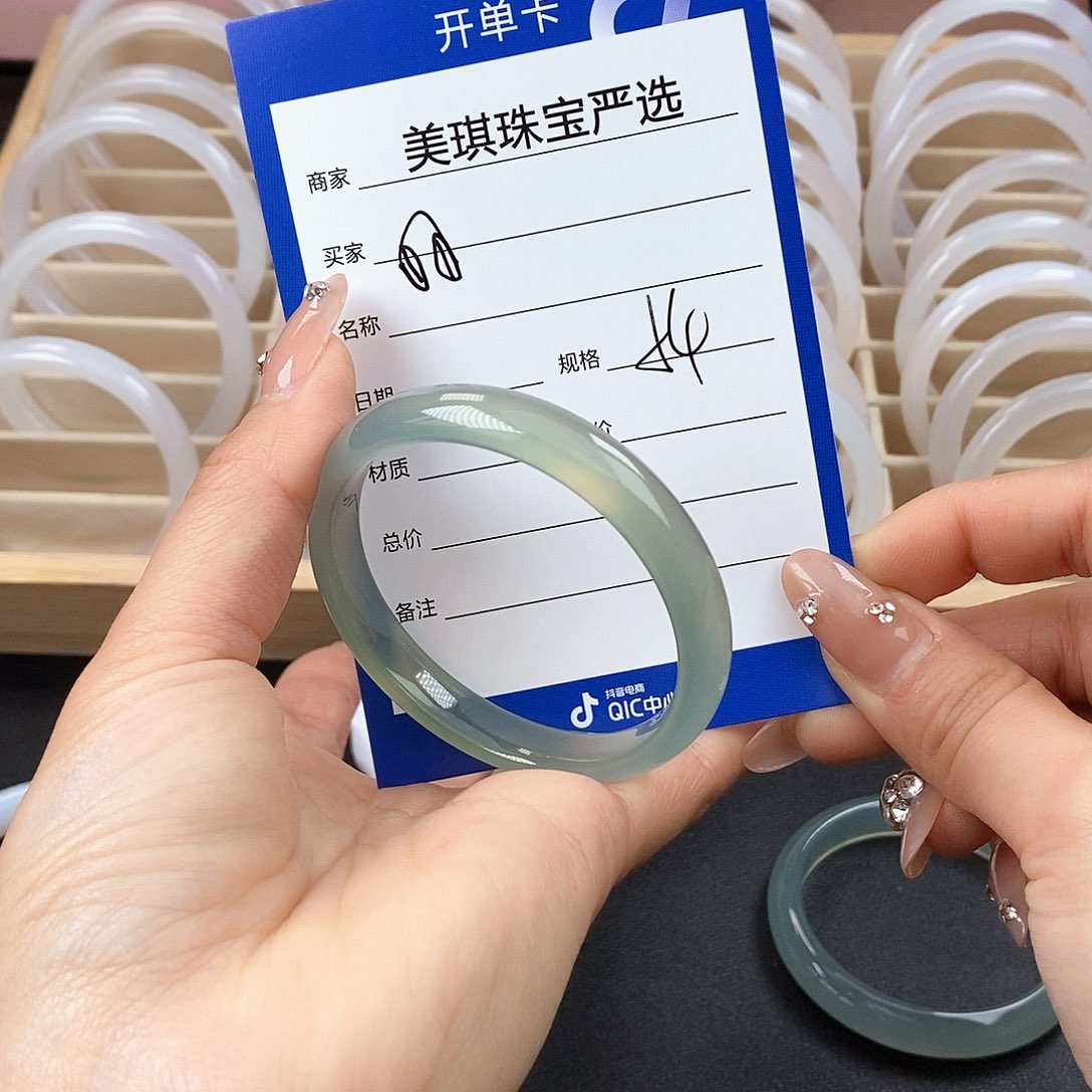 玛瑙/玉髓手镯未镶嵌?