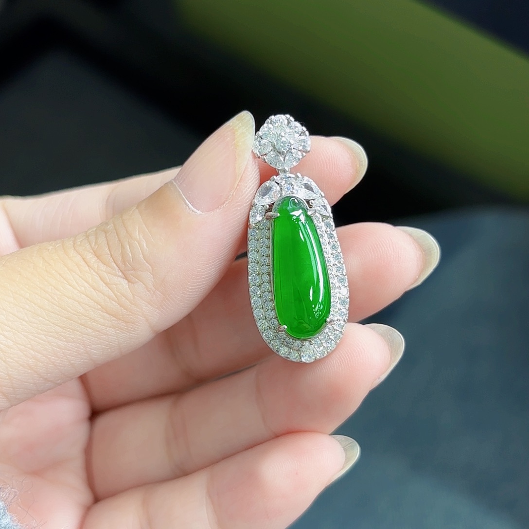 翡翠颈饰银S925镶嵌?**芙吊坠