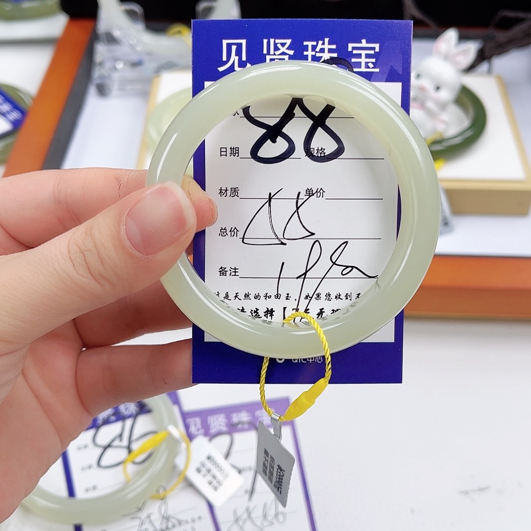 和田玉未镶嵌手镯