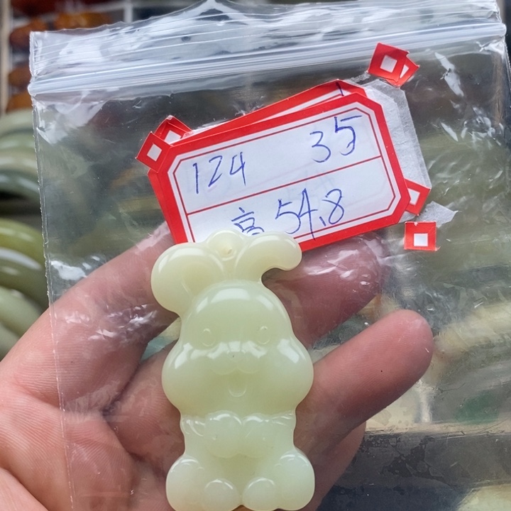 蛇纹石玉颈饰未镶嵌