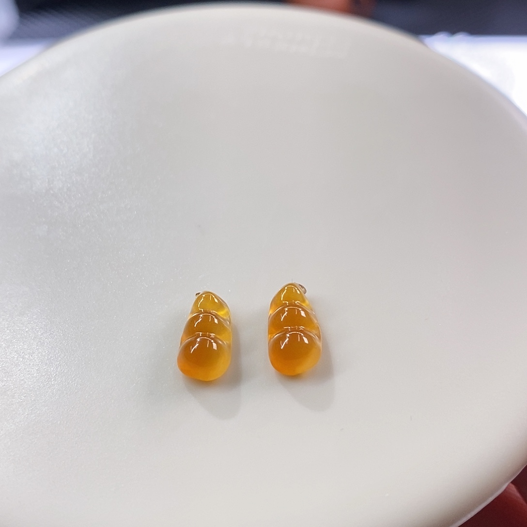 颈饰未镶嵌翡翠一对高冰黄福豆