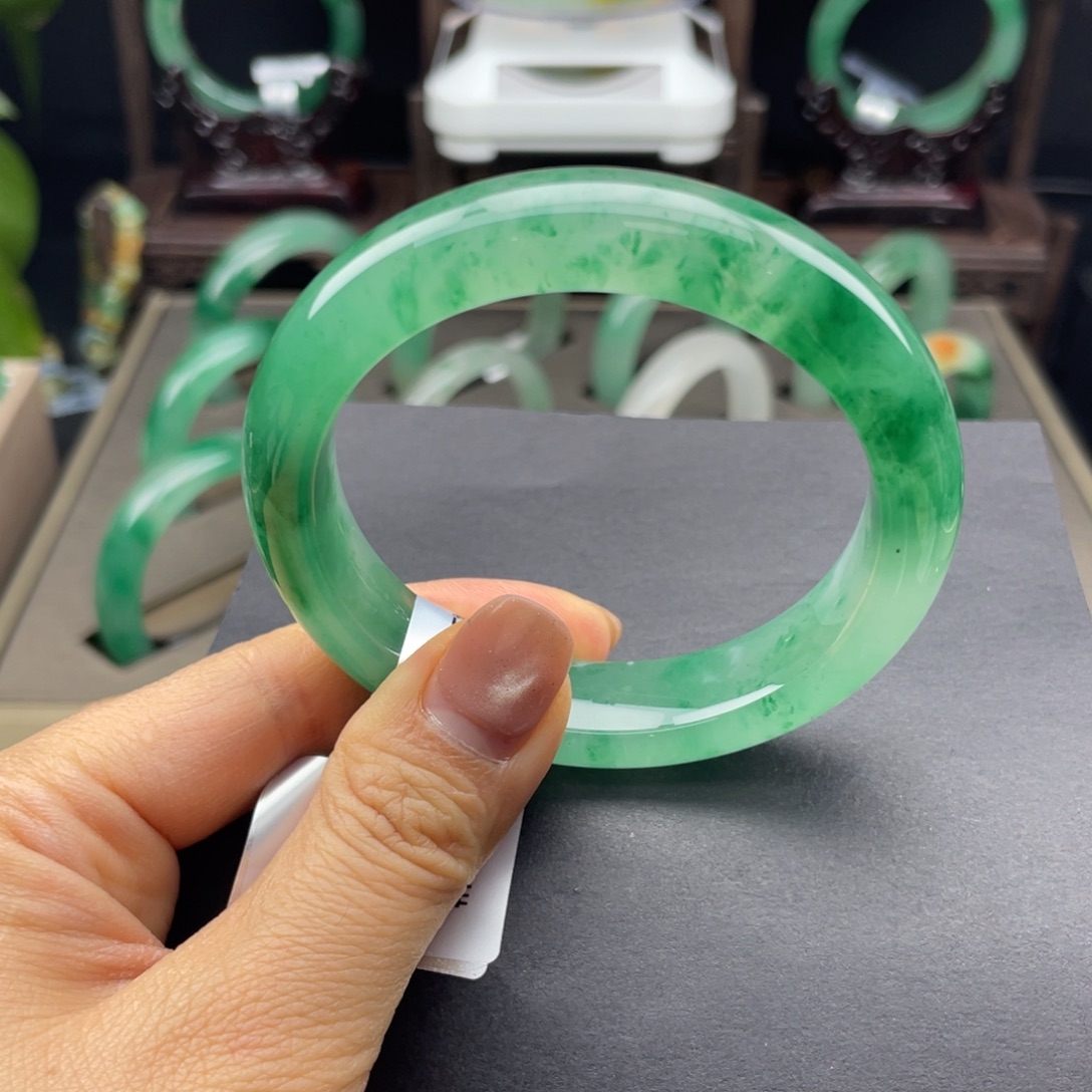 石英质玉（非洲翠）未镶嵌手镯+55.2