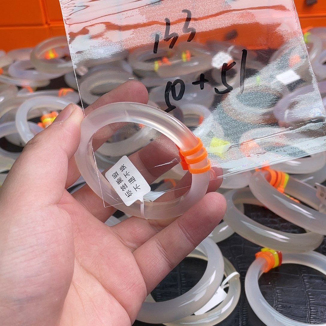 玛瑙/玉髓手镯未镶嵌133