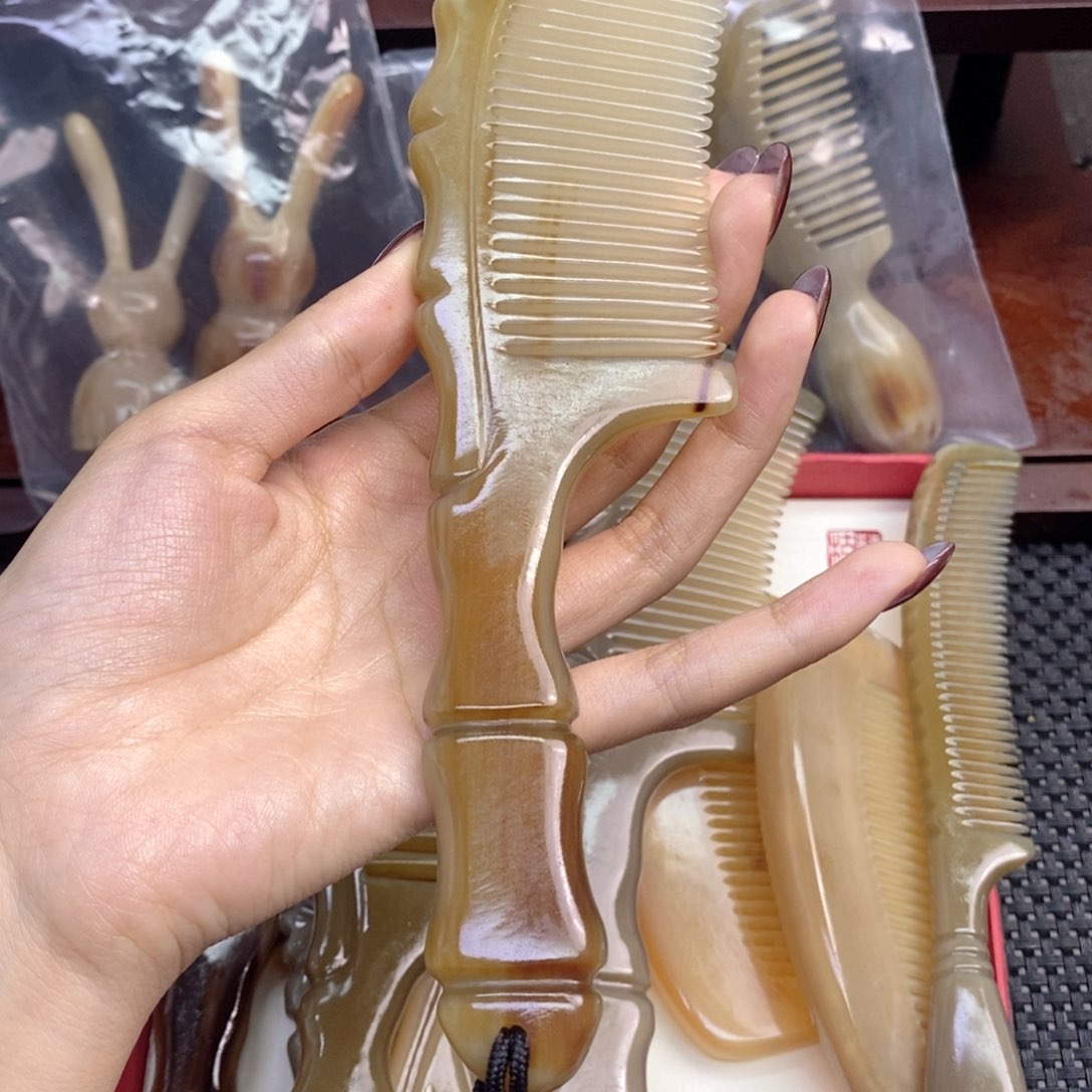 纯手工制作纯牛角梳子