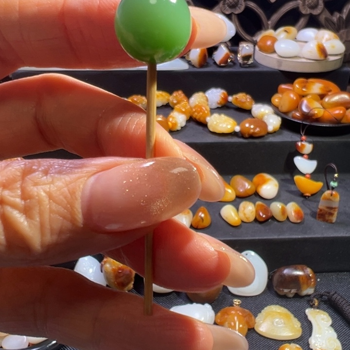 我***和田玉未镶嵌颈饰