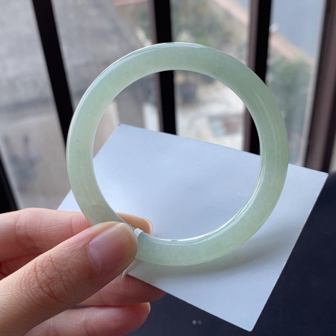 翡翠未镶嵌手镯53圆条冰果绿