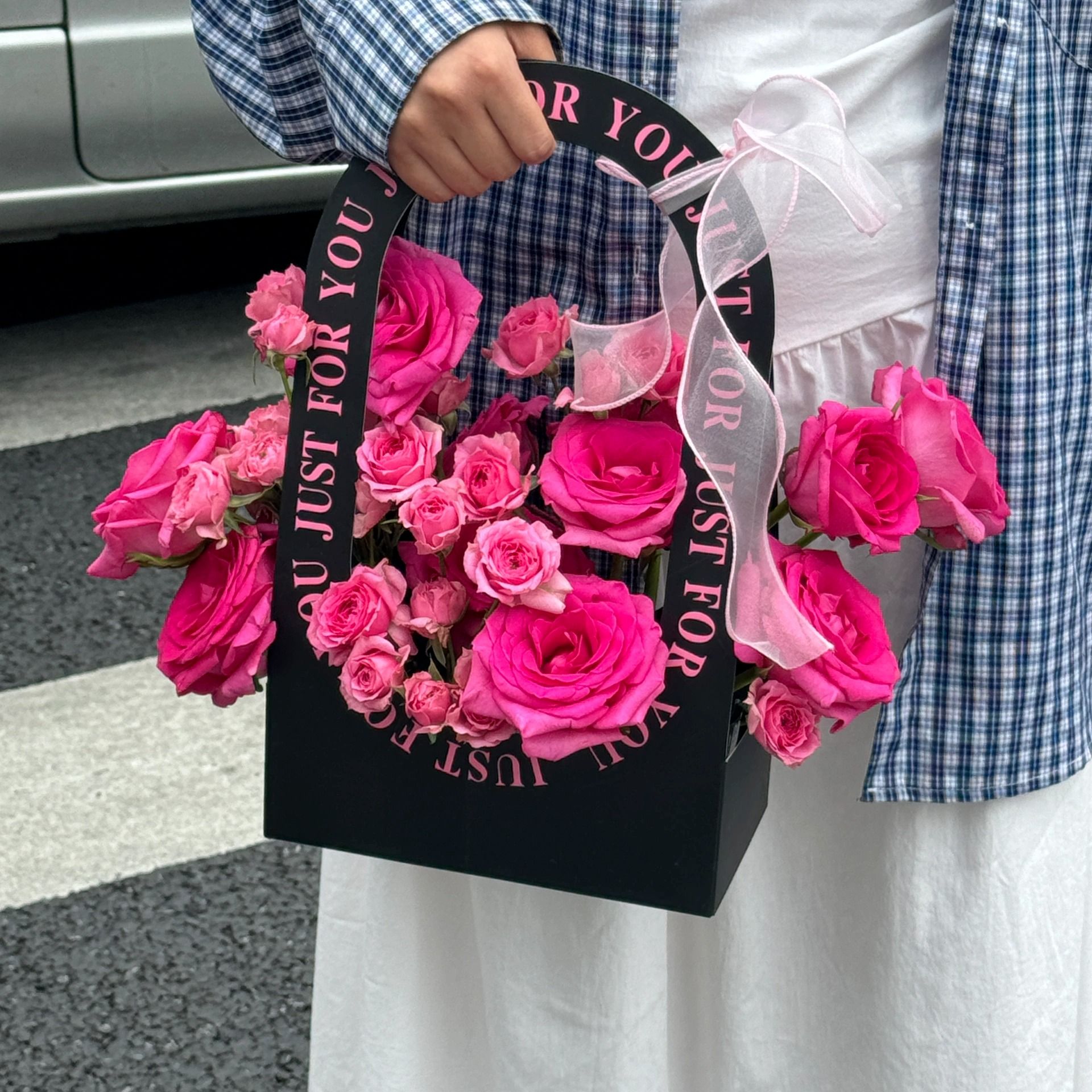 【反转巴黎】佛洛依德苏菲宝贝混搭手提篮鲜花生日礼物花店送上门 生日鲜花外卖玫花送货上门