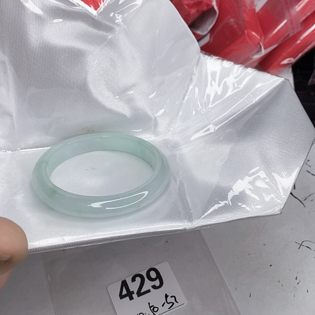 翡翠未镶嵌手镯一图一物实物为准（微瑕处理）