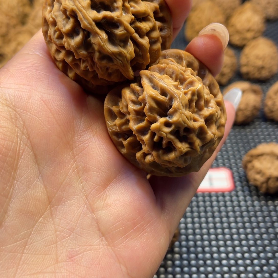 笑*疯秦岭小王文玩核桃