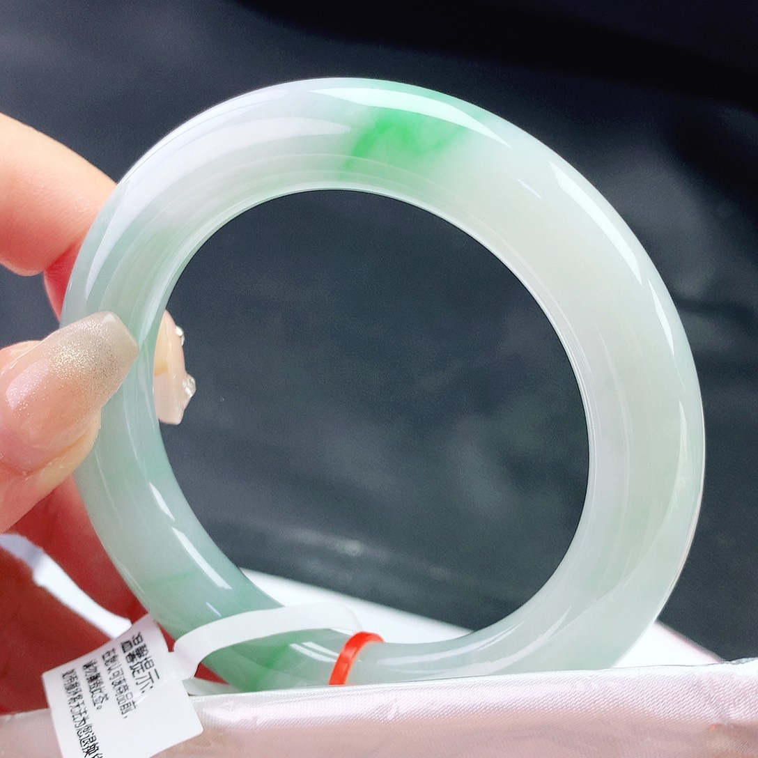 翡翠手镯未镶嵌56胖