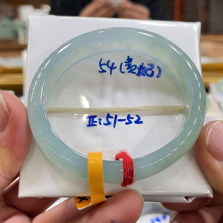 翡翠手镯未镶嵌翡翠