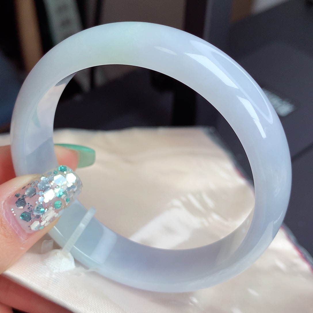 翡翠手镯（圆镯）未镶嵌58-59圈口