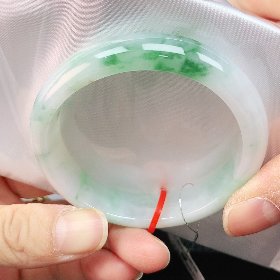 翡翠手镯未镶嵌53贵