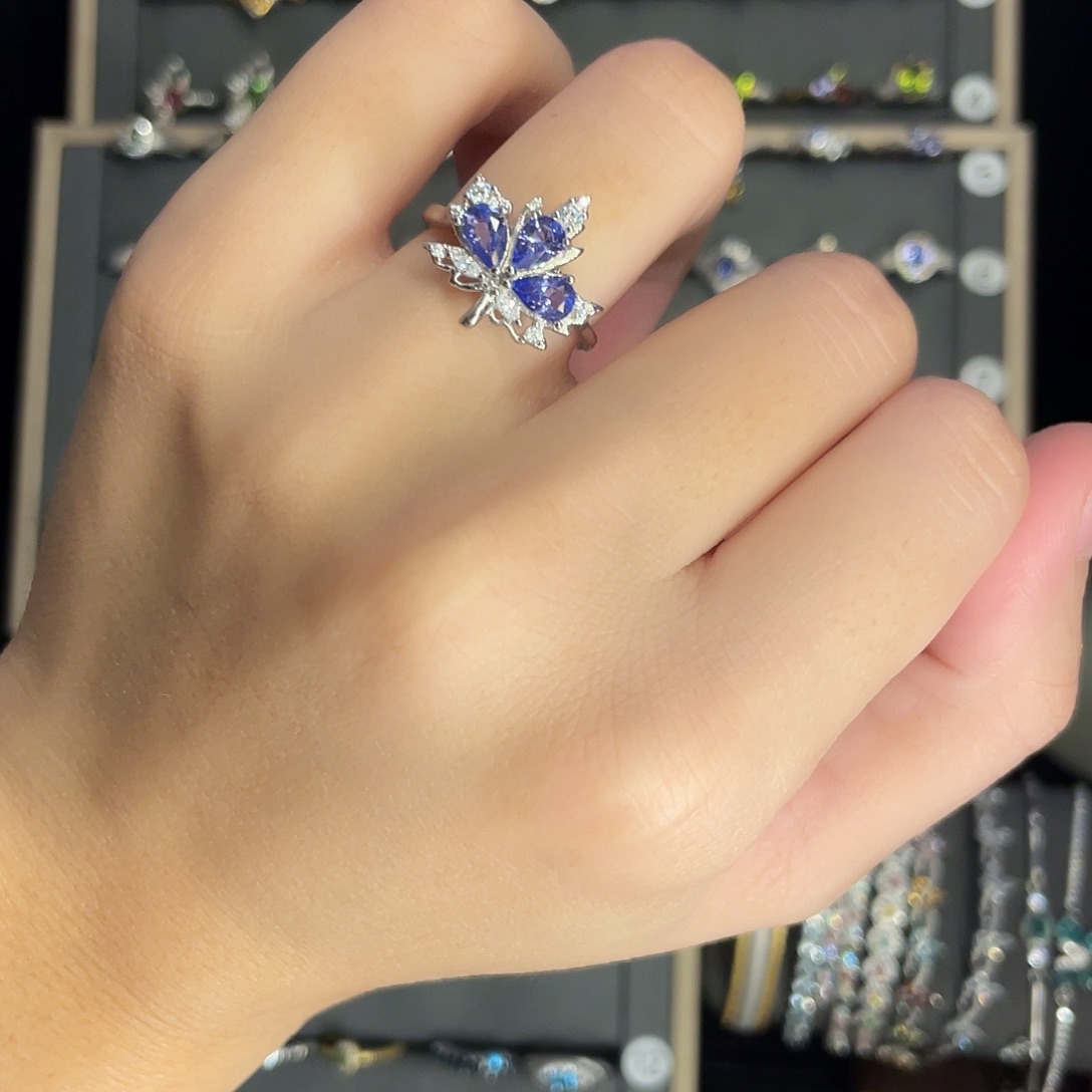 银S925镶嵌坦桑石戒指