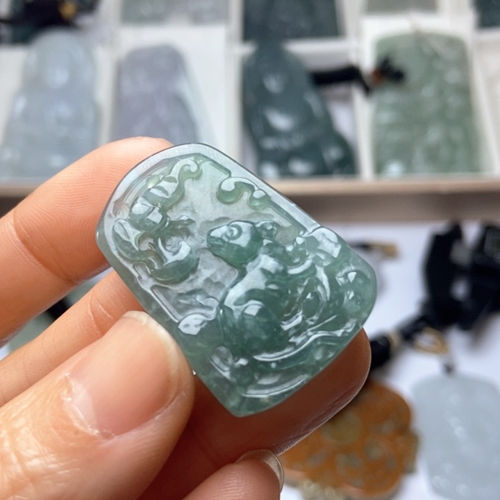 翡翠未镶嵌颈饰翡翠