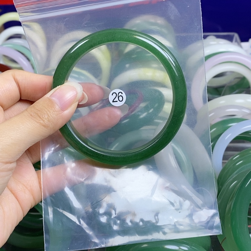 【闪购商品】石英质玉手镯未镶嵌63