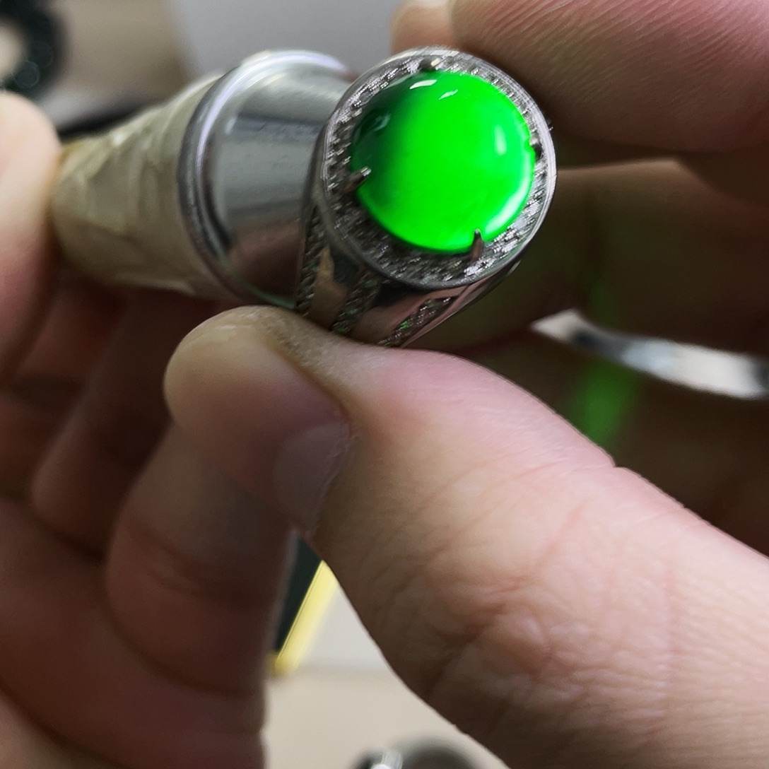 翡翠未镶嵌颈饰翡翠