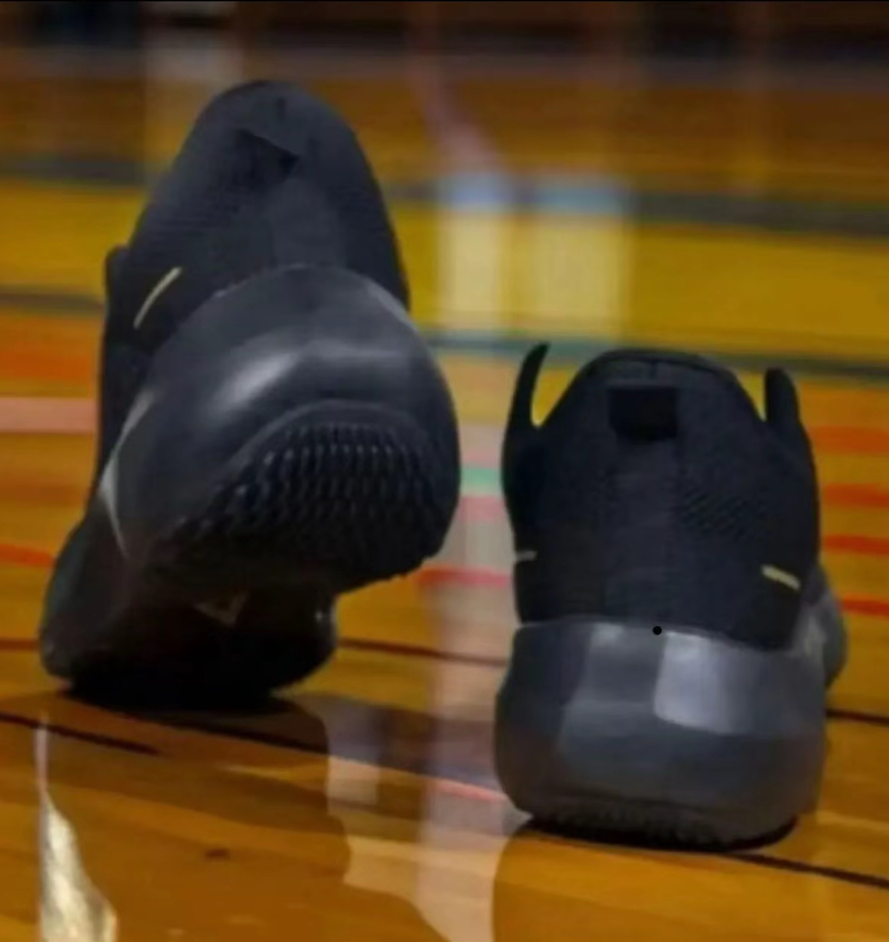 【运费险】爆款情侣秋冬新款透气网面时尚百搭休闲运动鞋