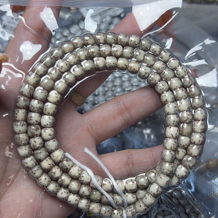 星月菩提手串河豚76石玉老型