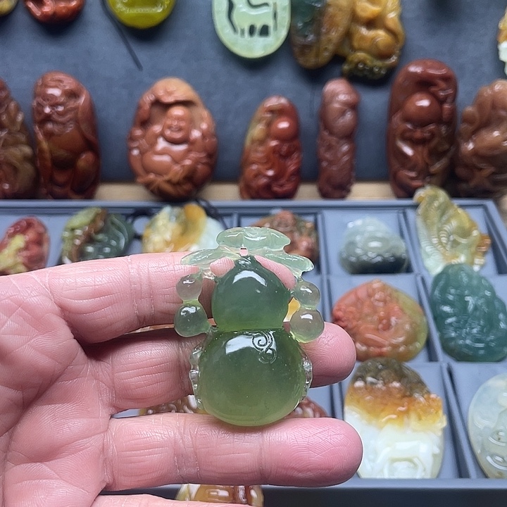 蛇纹石玉未镶嵌挂件